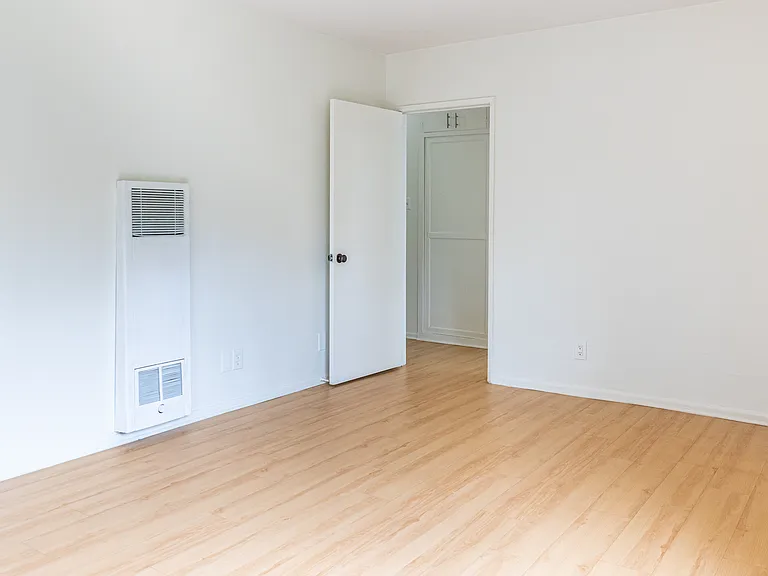 Gayley Manor Apartments — Photo 54