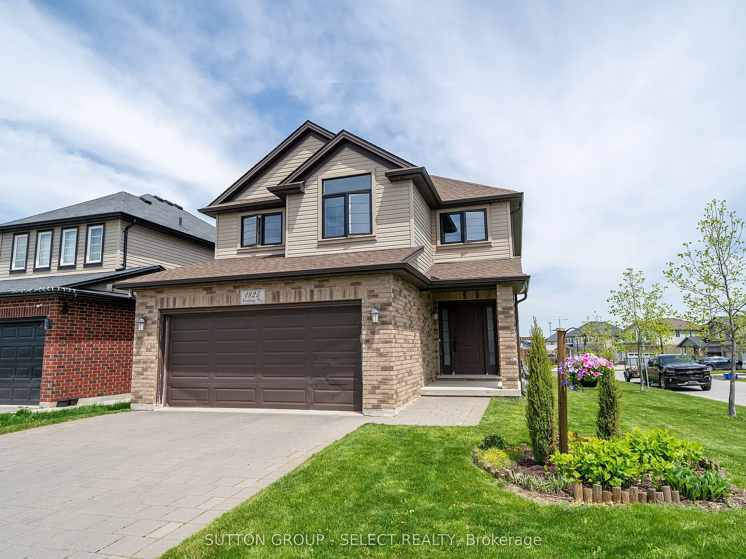 4 bed, $3,300 — Photo 2