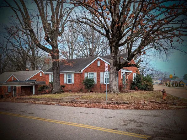 1302 E Wood St, Paris, TN 38242