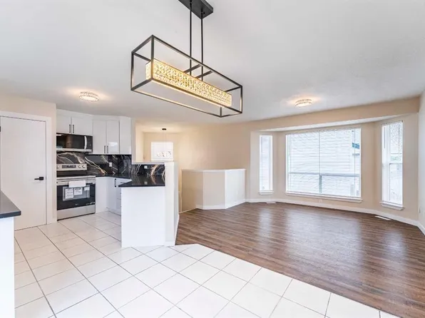 206 E Saratoga Close NE, Calgary, AB T1Y 7A1