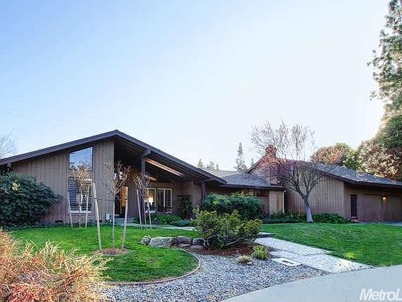 2nd image of 9 Monterey Cir