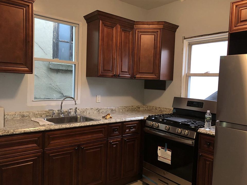 2nd image of 9 Pollock Ave
