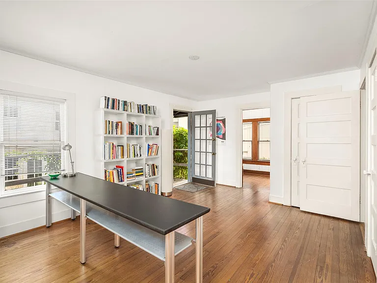 2120 Quenby St — Photo 44