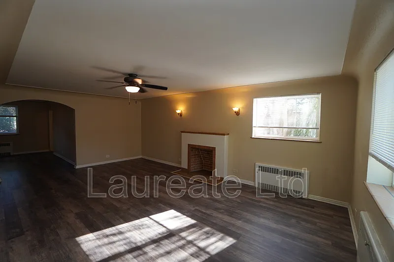 2 bed, 1.0 bath, 1100 sqft, $1,595 — Photo 2