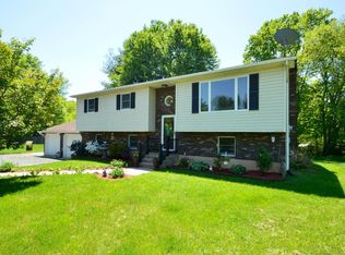 110 Horseshoe Dr, Gilbert, PA 18331