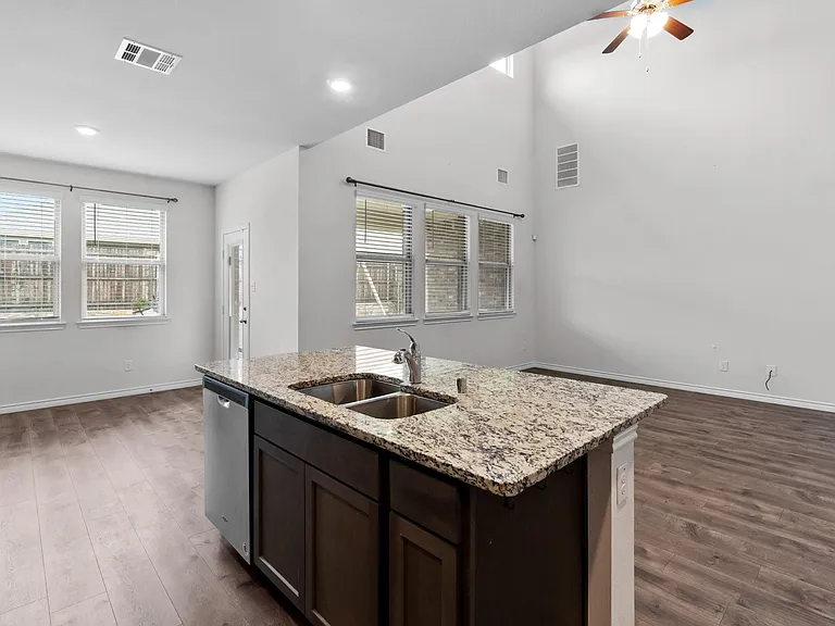 606 Rawhide Way — Photo 8
