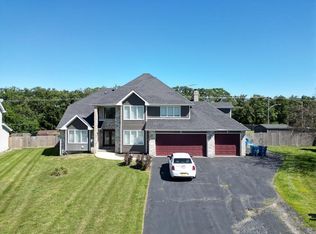 806 Huntley Woods Dr, Crete, IL 60417