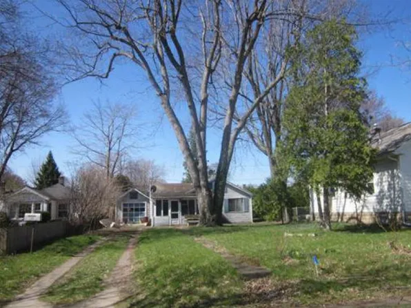 90 Estall Rd, Rochester, NY 14616