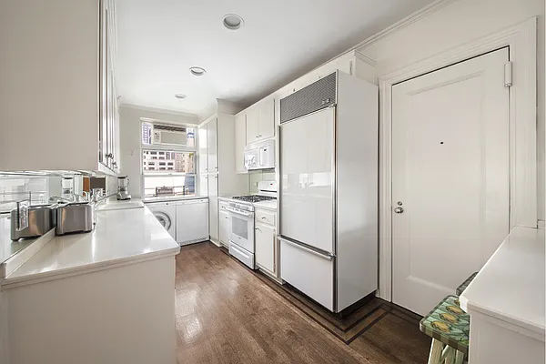 Sold by Stribling | media 8