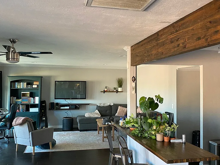 3320 W Belmont Ave — Photo 3