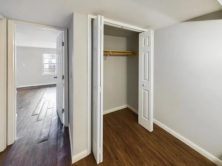 607 Enid St #1/2-2 — Photo 12