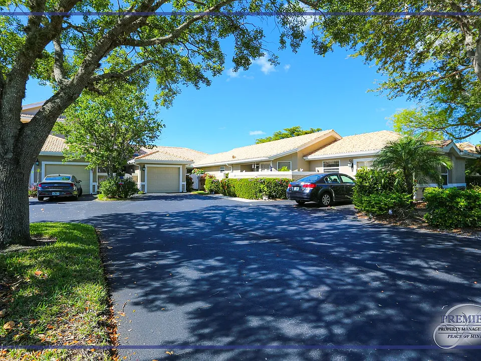 402 Emerald Bay Cir #E7