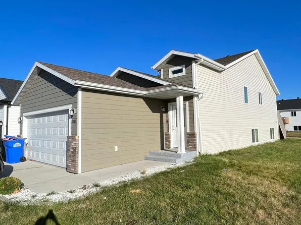 1501 69th Ave S, Fargo, ND 58104