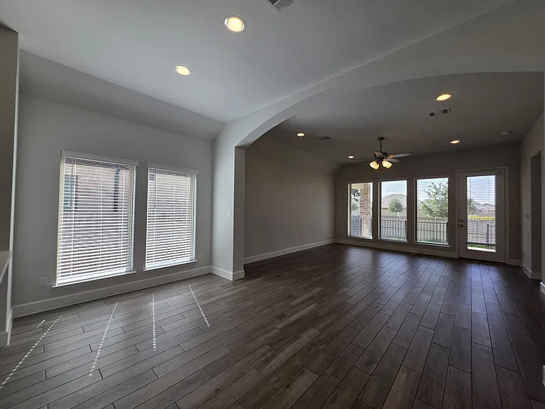 116 Rosemary Ct — Photo 14