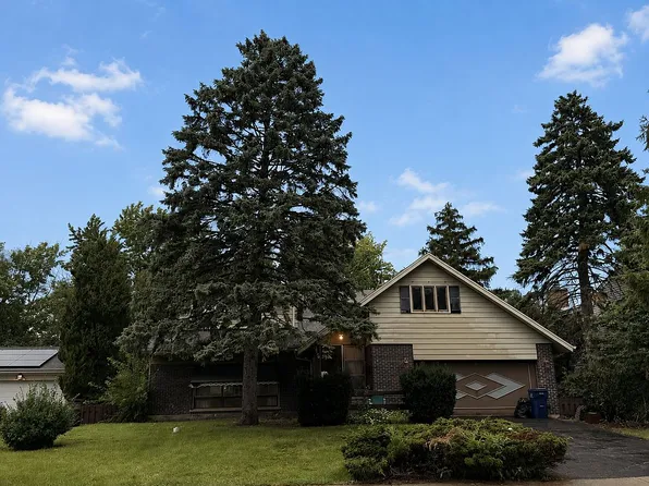 2720 Appletree Ln, Northbrook, IL 60062