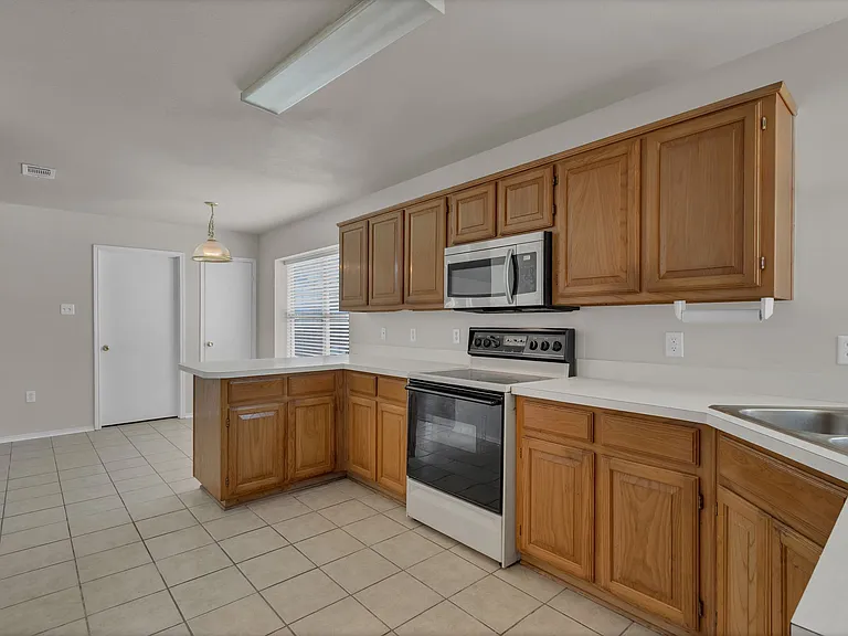 2140 Teal Ct — Photo 12