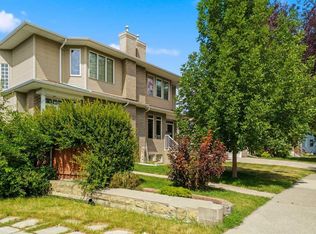 256 SE 43rd Ave NW, Calgary, AB T2K 0H6