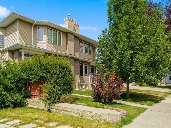256 SE 43rd Ave NW, Calgary, AB T2K 0H6