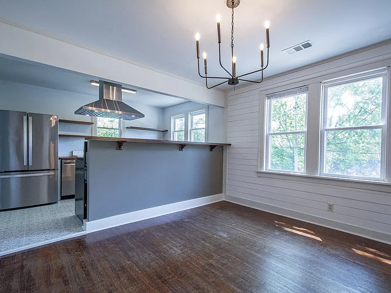 301 N Park St — Photo 4