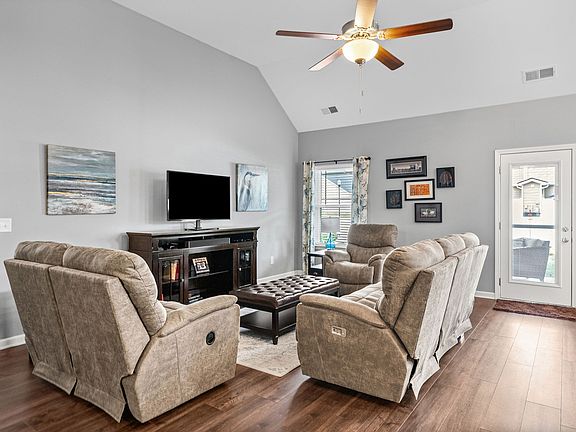4th image of 8164 Legacy Way