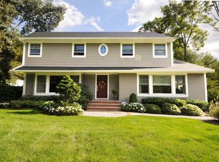 45 Fox Hunt Ln, Cold Spring Harbor, NY 11724