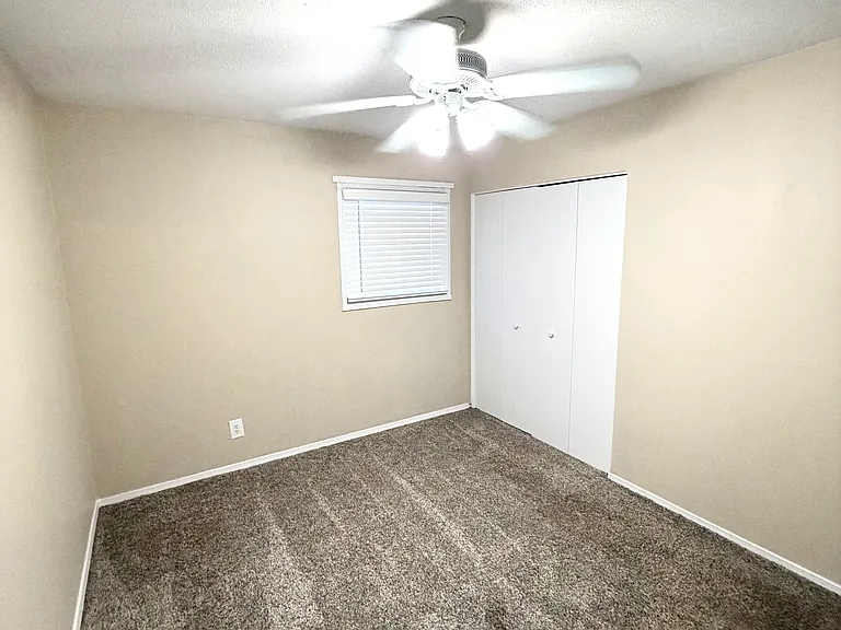 9809 Old Six Mile Ln — Photo 12