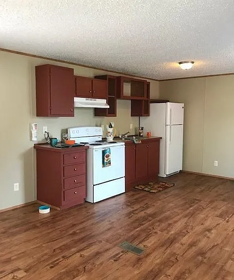 Sherwood Village — Photo 17