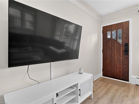 5th image of 158 Homewood Ave