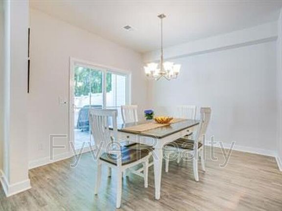 4th image of 411 Grand Palm Ln