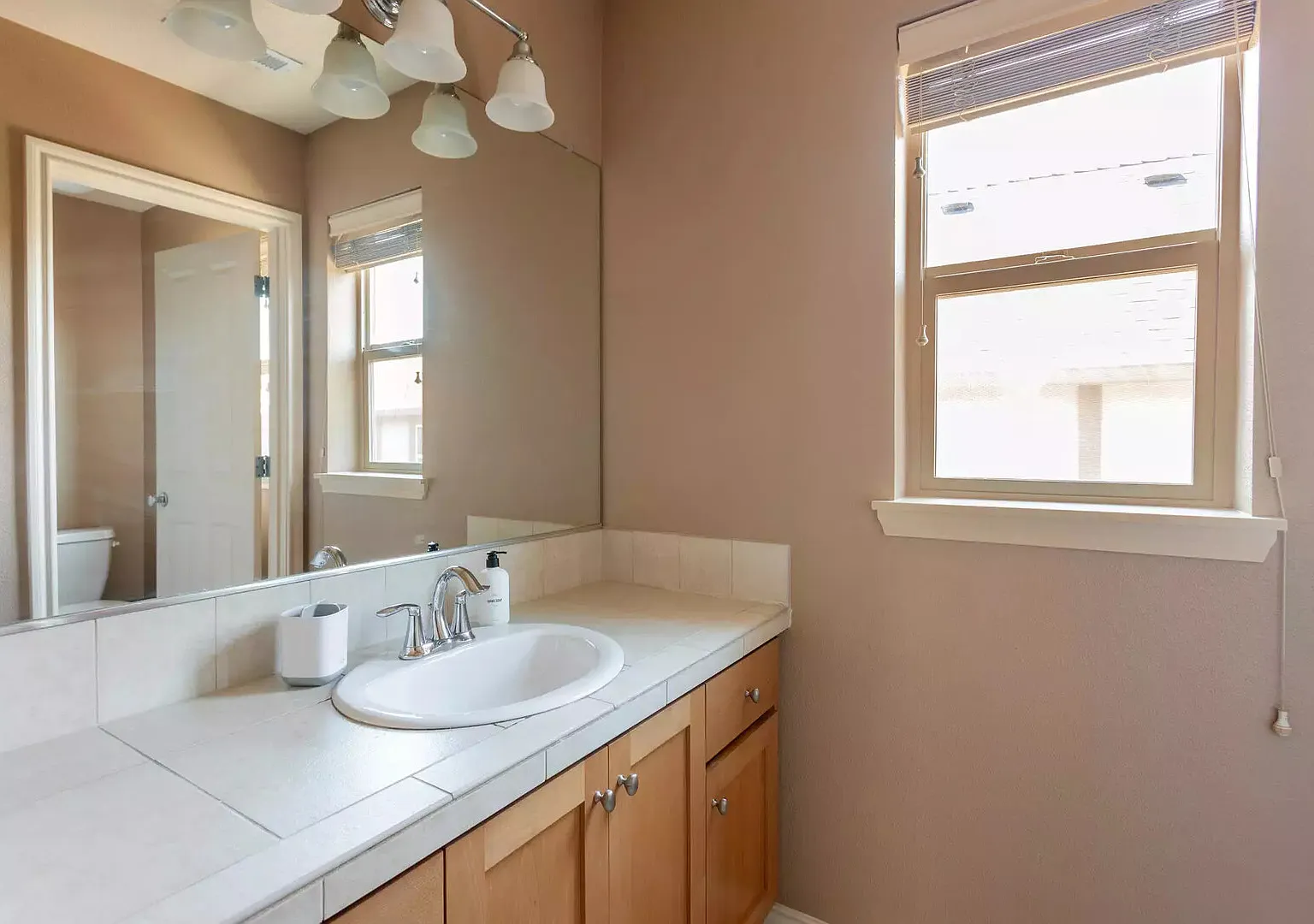 Fully Furnished Beautiful Single Family Home for Rent — Photo 2