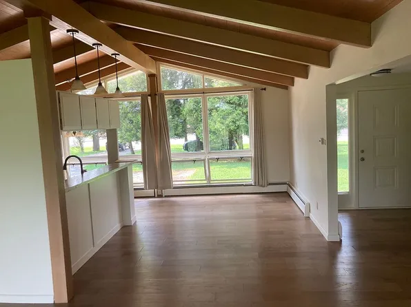 1011 N Blossom Rd, Elma, NY 14059