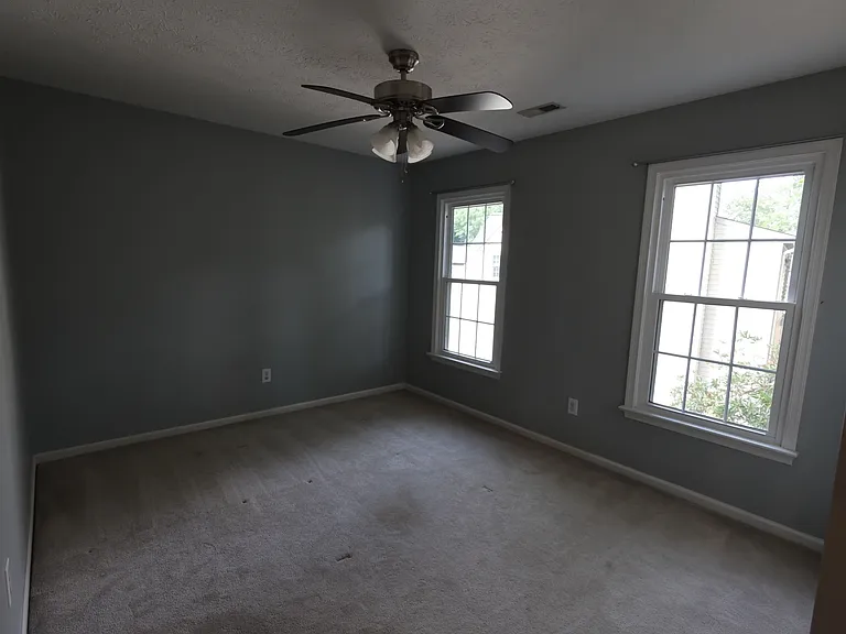 401 Rock Creek Ct — Photo 5