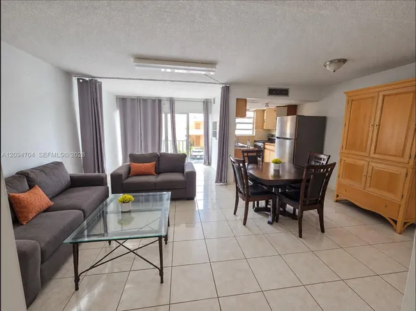 9300 W Flagler St APT 214C, Miami, FL 33174