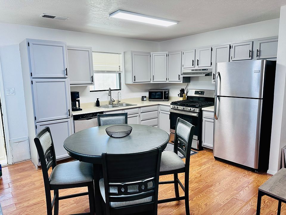 1st image of 1601 Stanford Dr SE #B