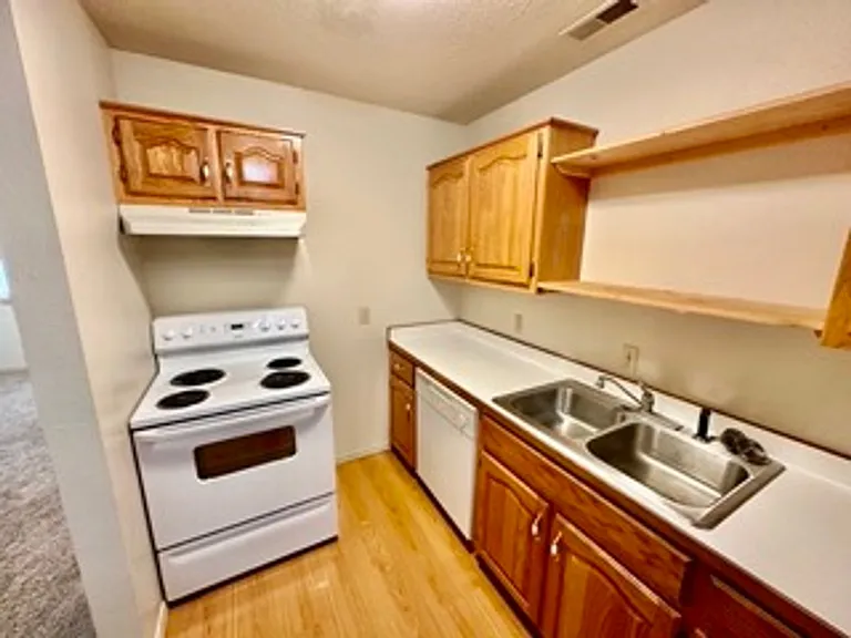 2893 Crystal Lake Dr #6 — Photo 4