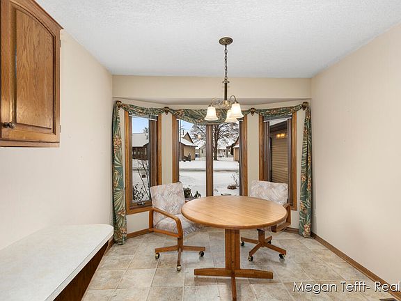 4th image of 4108 Grandview Ter SW