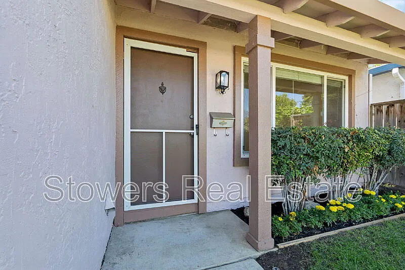 3 bed, 2.0 bath, 1209 sqft, $3,995 — Photo 4
