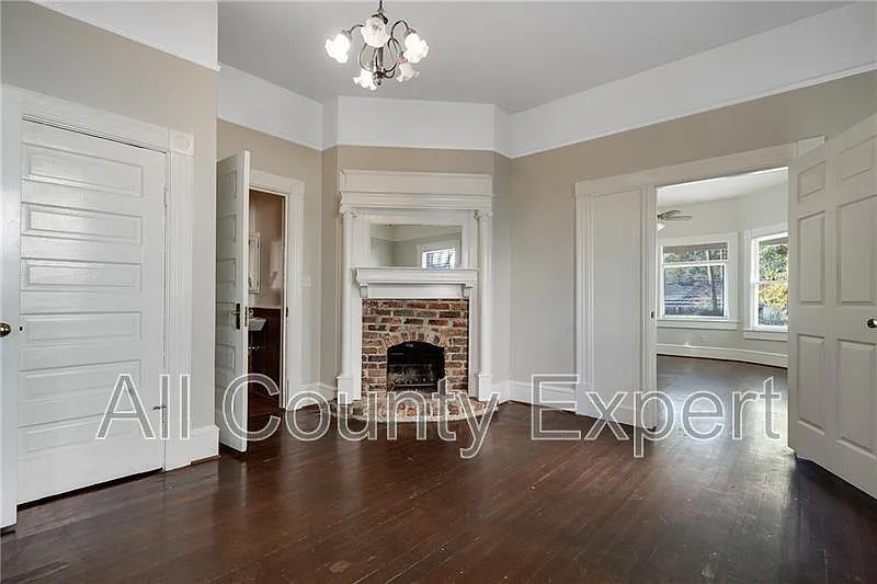 Building Photo - 438 Cherokee Ave SE #1