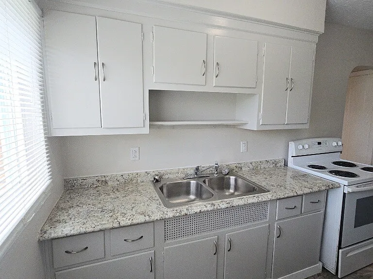 570 Hadley Ave #3 — Photo 9