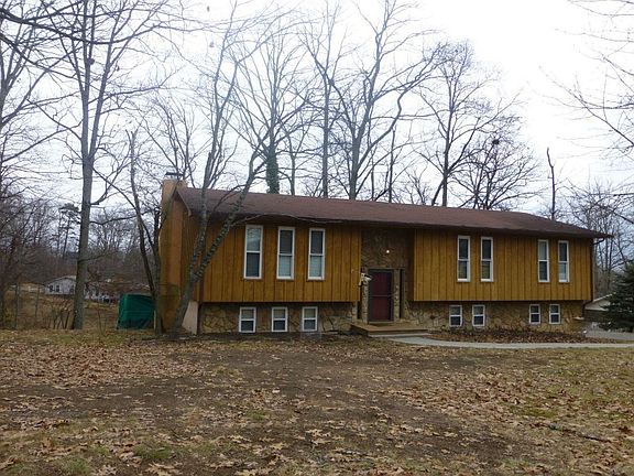 3rd image of 728 White Oak Cir