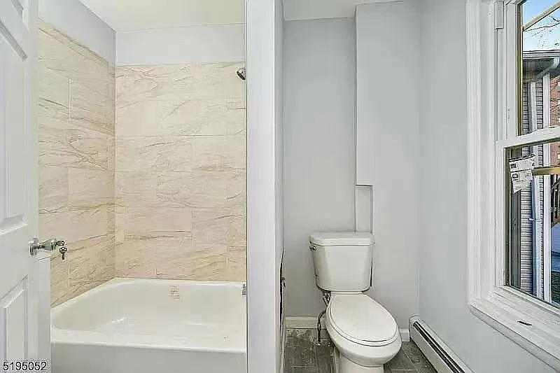 2 bed, 950 sqft, $2,400 — Photo 4