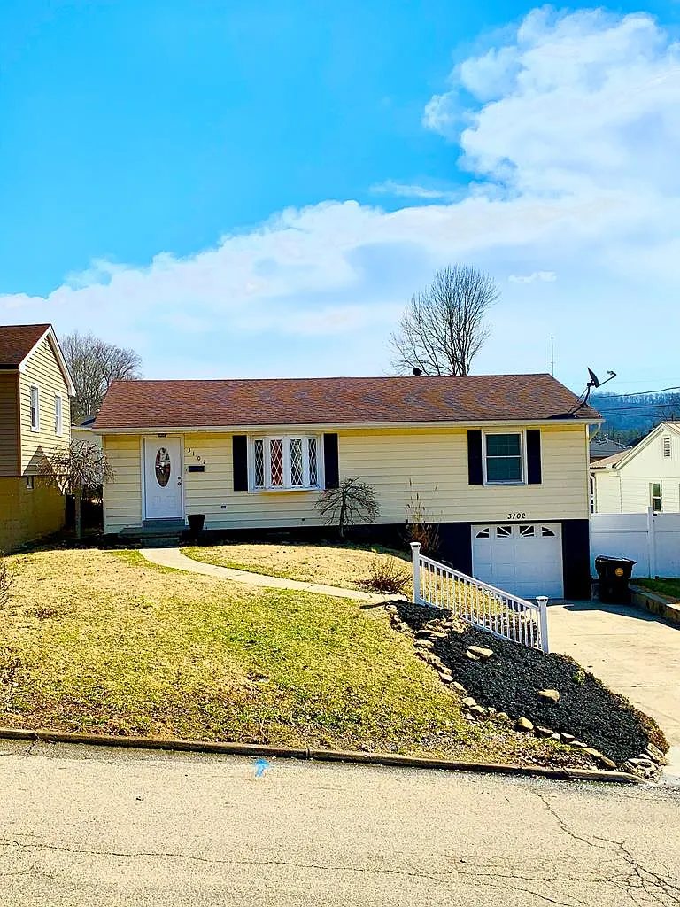 3102 Simpson St photo 1