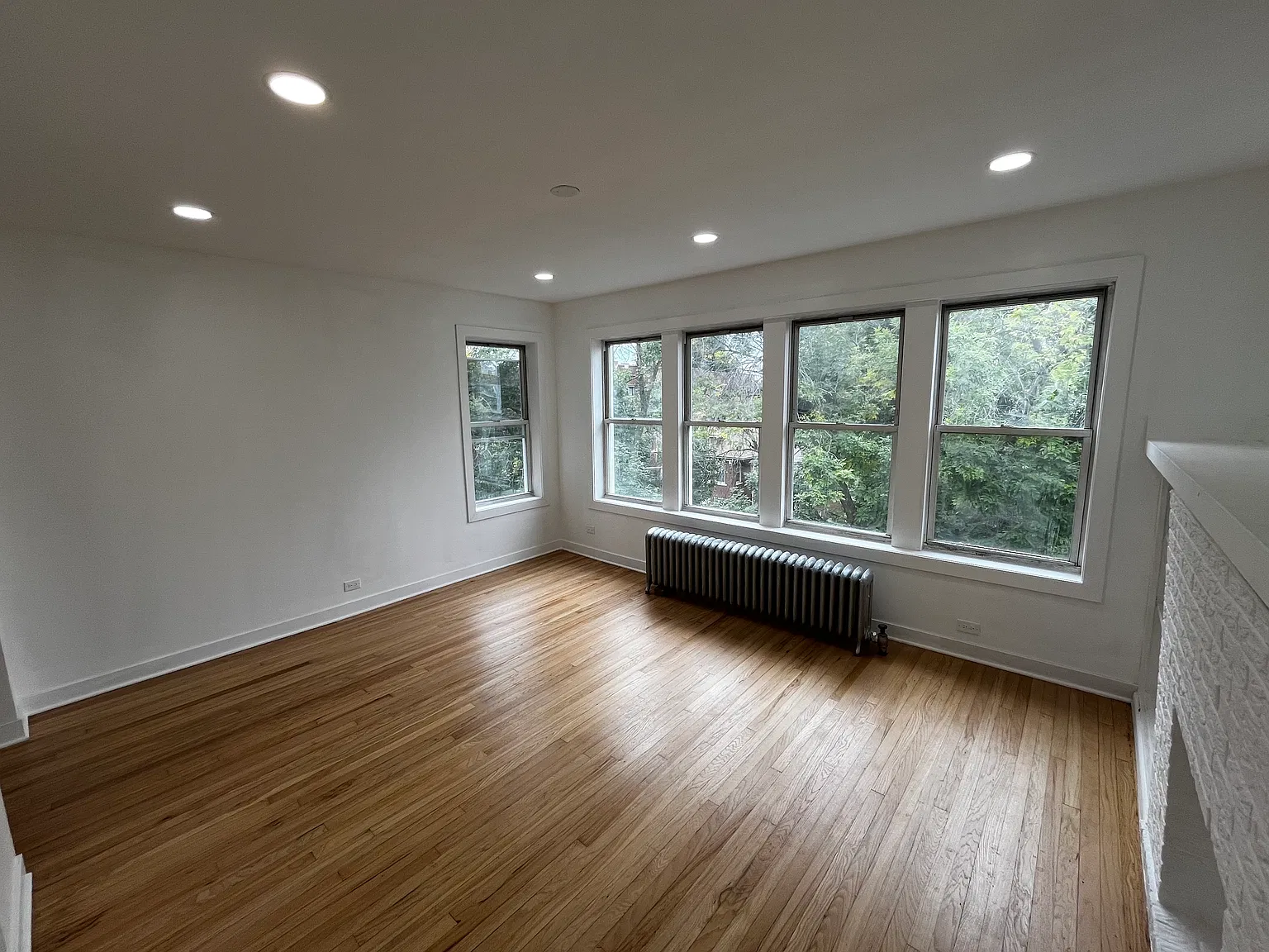 2 bed, 1000 sqft, $2,100 — Photo 2