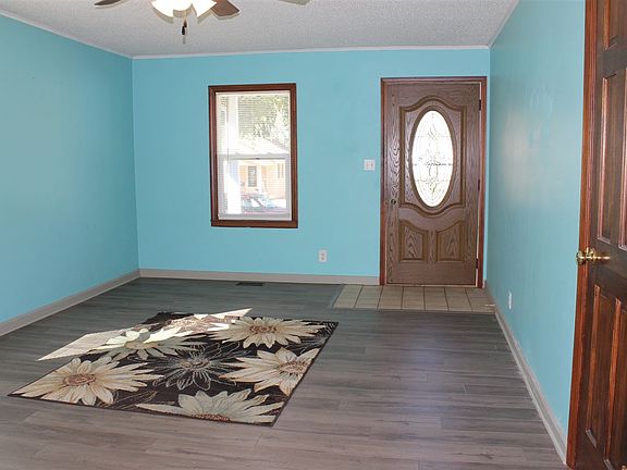 3rd image of 220 Poplar St