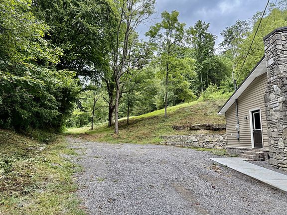 3rd image of 778 Jones Hollow Rd