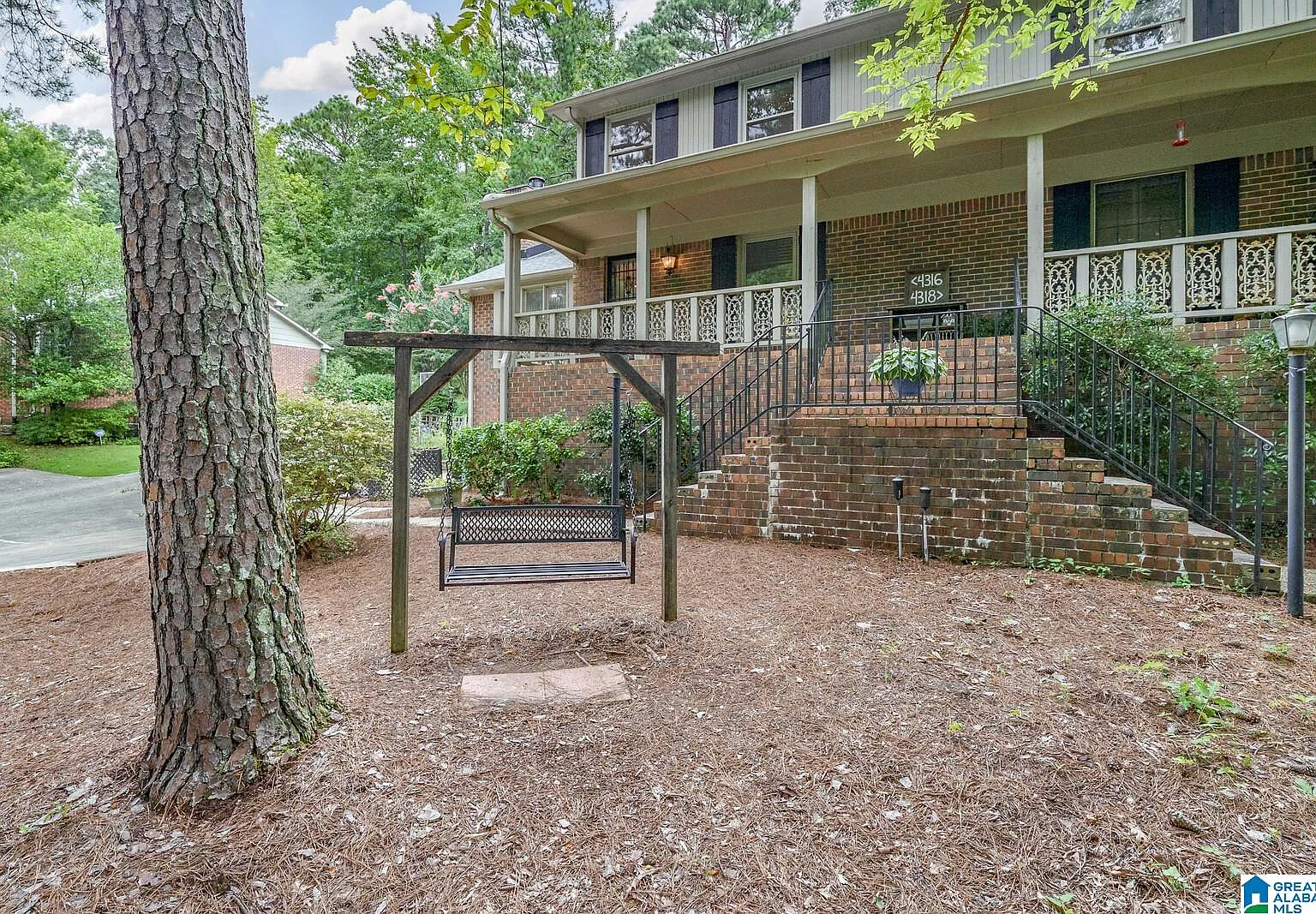 3 bed, 2.5 bath, 2212 sqft, $3,250 — Photo 2