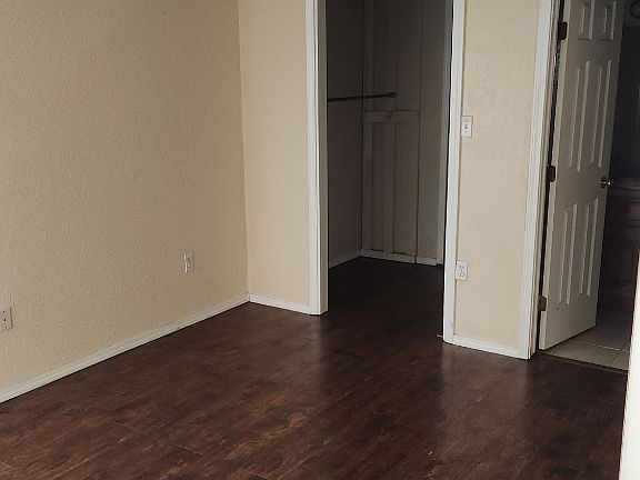3rd image of 4615 Creek Ct