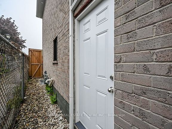 2nd image of 31 Joseph Ct