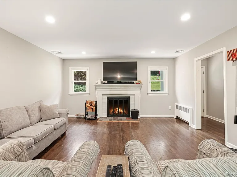 19 Skyview Dr — Photo 4