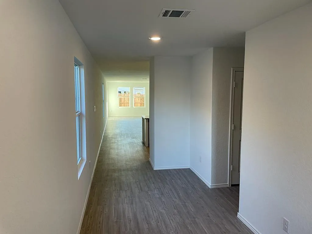 4 bed, 2.0 bath, 1627 sqft, $1,650 — Photo 2